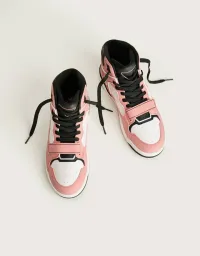 Hochgeschnittene, kombinierte Sneaker